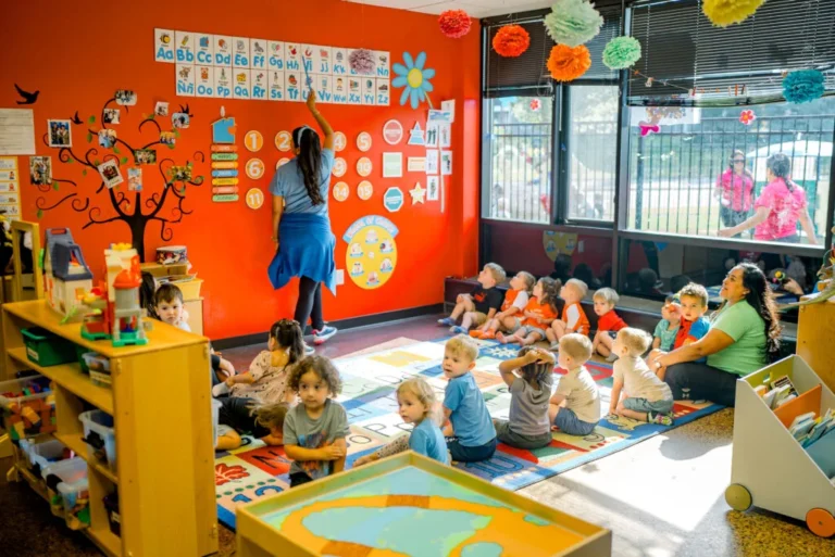 تفاوت خانه بازی و مهدکودک؛ راهنمای جامع و تخصصی برای والدین و کارآفرینان